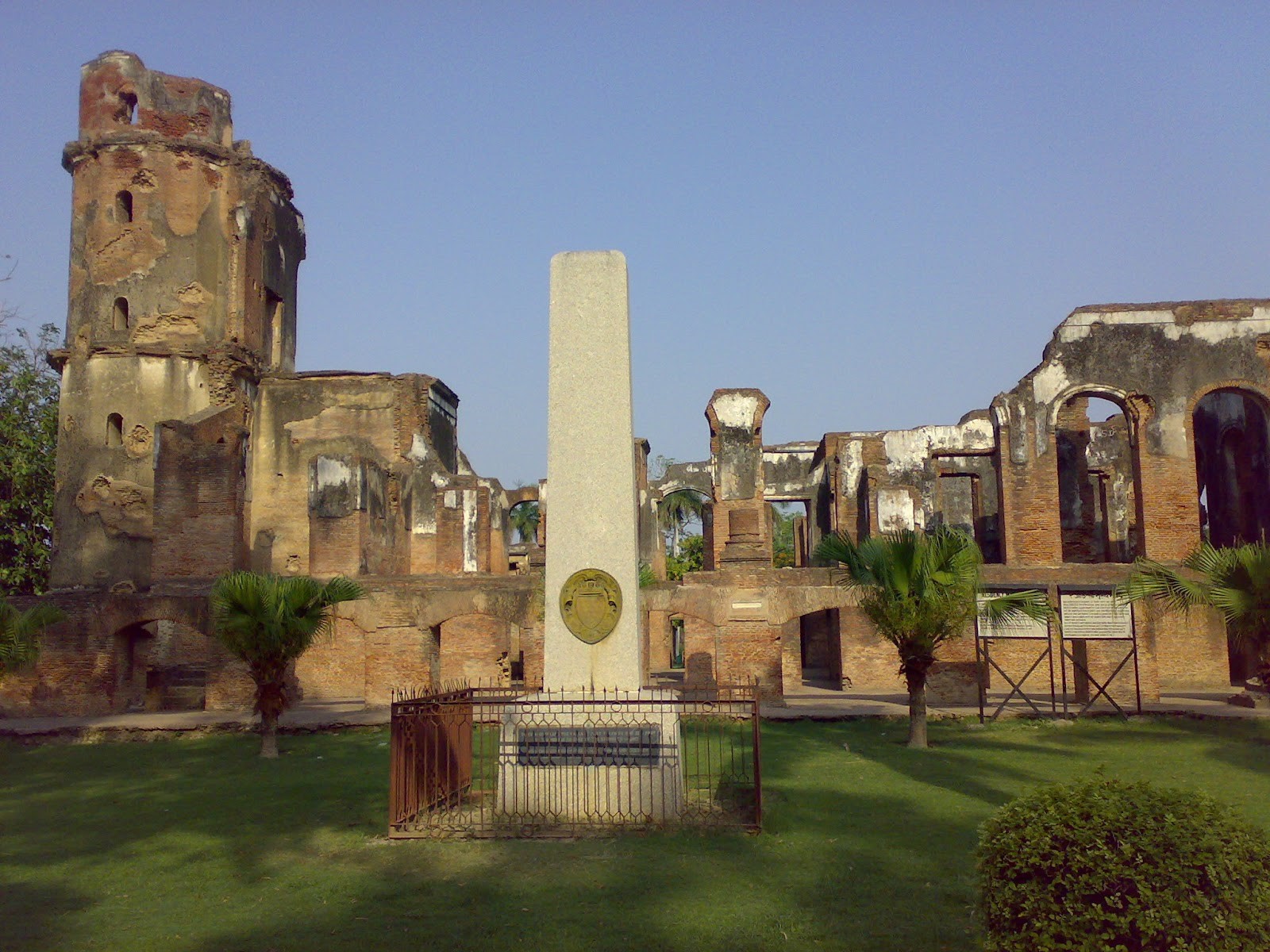 historical place in lucknow